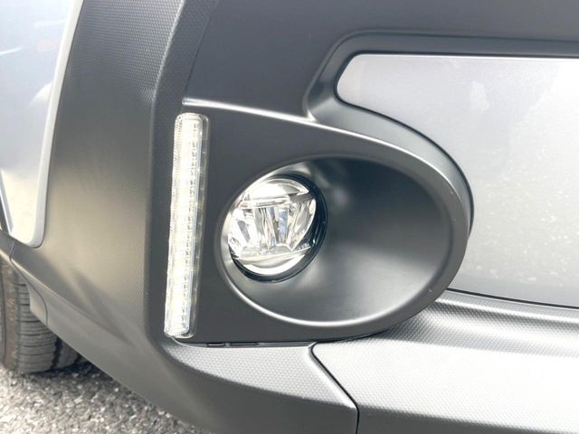 【ディーラーオプション：LEDアクセサリーライナー】