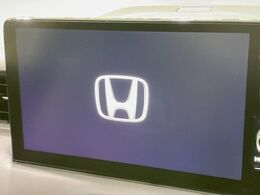 【9インチ　ホンダコネクトディスプレイ】視認性の高い大画面ディスプレイでナビの使用や、お持ちのスマートフォンと連携したbluetoothでの音楽再生が可能です♪