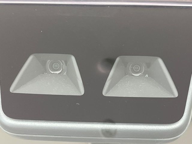 【スマートアシスト】走行中に前方の車両等を認識し、衝突しそうな時は警報とブレーキで衝突回避と被害軽減をアシスト。より安全にドライブをお楽しみいただけます。