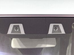 【スズキ　セーフティサポート】走行中に前方の車両等を認識し、衝突しそうな時は警報とブレーキで衝突回避と被害軽減をアシスト。より安全にドライブをお楽しみいただけます。