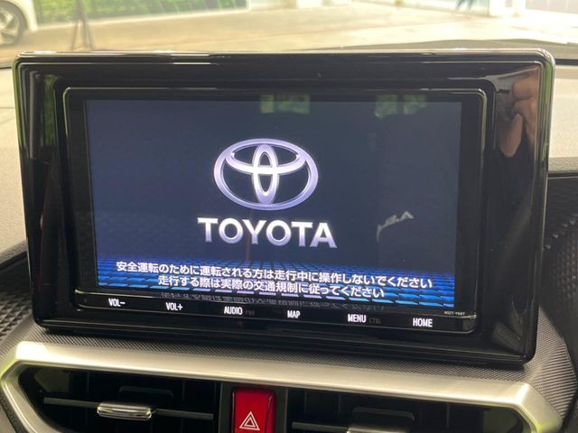 【純正9型ナビ】人気の純正ナビを装備。オーディオ機能も充実しており、Bluetooth接続すればお持ちのスマホやMP3プレイヤーの音楽を再生可能！毎日の運転がさらに楽しくなります！！