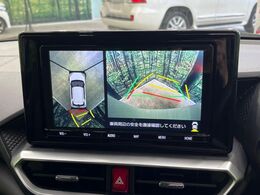 【パノラミックビューモニター】専用のカメラにより、上から見下ろしたような視点で360度クルマの周囲を確認することができます☆死角部分も確認しやすく、狭い場所での切り返しや駐車もスムーズに行えます。
