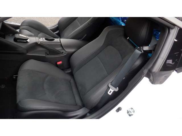 TV Kit　インテリジェントクルーズコントロール　9速AT　純正フロアマット　シートヒーター　エマージェンシーブレーキ　ETC2.0　車線逸脱警報　パドルシフト　横滑り防止装置　クリアランスソナー