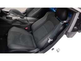 TV Kit　インテリジェントクルーズコントロール　9速AT　純正フロアマット　シートヒーター　エマージェンシーブレーキ　ETC2.0　車線逸脱警報　パドルシフト　横滑り防止装置　クリアランスソナー