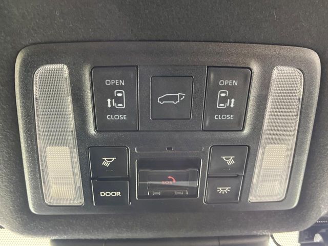 【両側パワースライドドア】スマートキーや運転席のスイッチで後席両側スライドドアの開閉が可能♪電動だから力を入れてドアを開ける必要が無く、小さなお子様でも簡単に開け閉めでき快適です♪