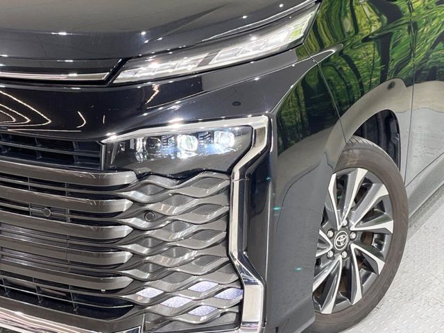 【LEDヘッドライト】悪天候や夜間走行時も良好な視界を確保し安心して運転できる高輝度LEDヘッドライトを装備！点灯速度が早く、消費電力も抑えられています。