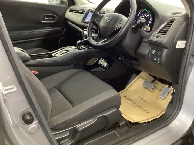 フィット感のあるシート。しっかりと支えてくれるので、長時間の運転を快適にサポートしてくれます。