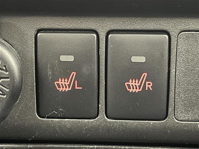 【シートヒーター】シートを温めてくれる暖房機器です！長時間座っていると負担が掛かりやすい背中や腰、または冬場などの寒い日に冷えやすい脚部に快適なぬくもりを伝えます。