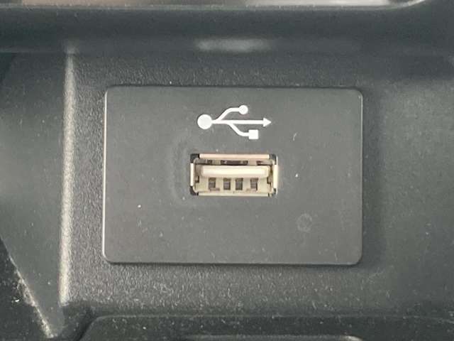 USB充電ポートも搭載しております。