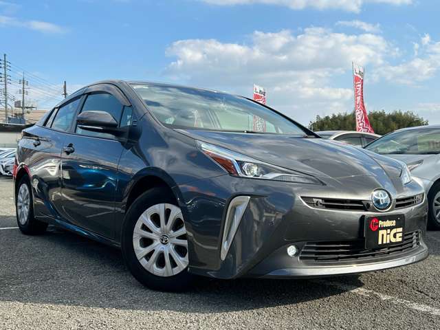 数をそろえるだけでなく、人気や品質にこだわって厳選した車種を豊富に展示。選びやすく、比べ安いラインナップで、初めての方も安心してご希望の一台をお選び頂けます。