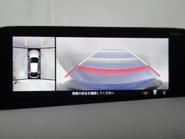 狭い場所での駐車やすれ違いなどでより的確な運転操作に役立つ360°ビューモニターが装備されています。