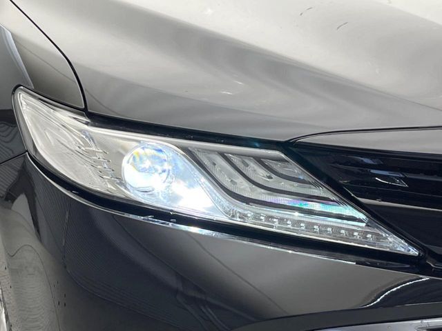 【LEDヘッドライト】悪天候や夜間走行時も良好な視界を確保し安心して運転できる高輝度LEDヘッドライトを装備！点灯速度が早く、消費電力も抑えられています。
