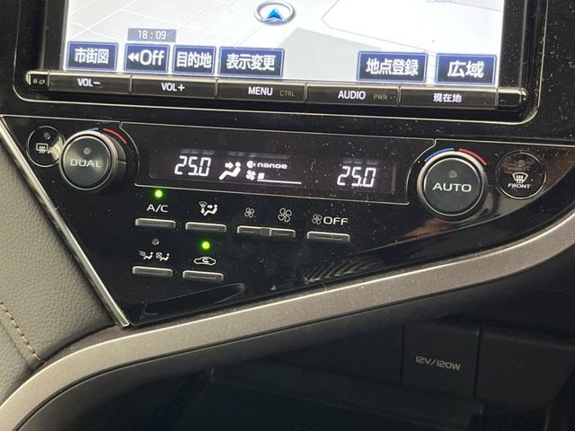 【左右独立型フルオートエアコン】運転席と助手席でそれぞれお好みの温度に設定可能。同乗者にも配慮した、快適な空調をお届け致します。
