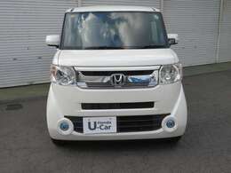 スタイリッシュなクーペ風デザイン、こだわりのインテリア、そして優れた静粛性と乗り心地が特徴の軽自動車です