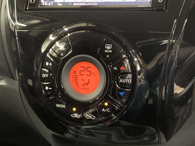 外気温や室温、日射量を感知して、吹き出し温度、風量を制御し、快適な空調を実現するオートエアコンです。