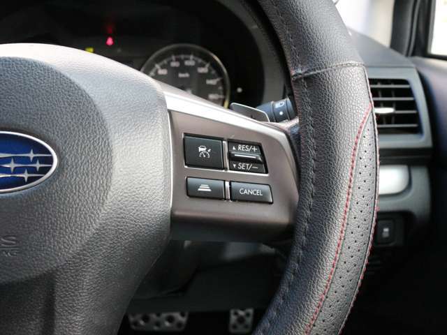 高速走行時にとても便利なクルーズコントロールも装備！長距離運転は本当に楽になります☆ライン付けの装備ですのであとからは追加できない装備です！！