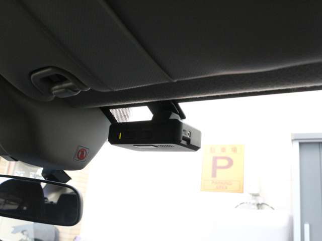 ドライブレコーダーも例外ではなく装備されております！後からつける手間もお金もかからないですね☆