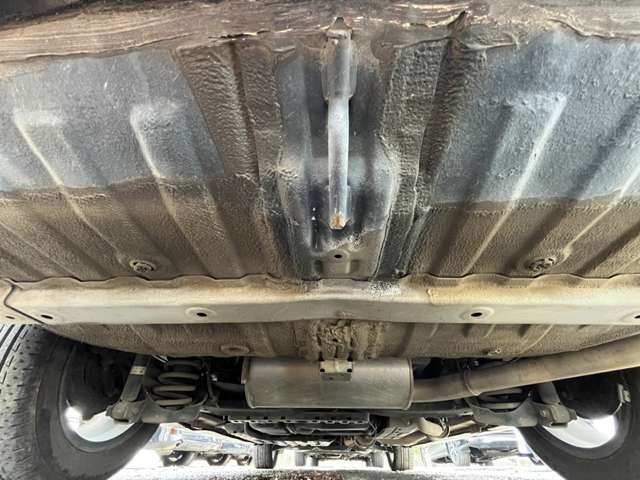 サビ腐食のない綺麗な状態です☆画像は修復箇所のリアフロアです！全車下見して仕入れています☆