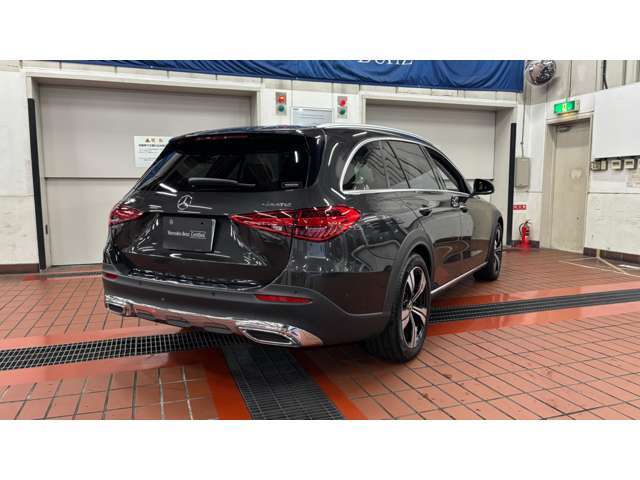 メルセデス・ベンツの定める厳しい基準をクリアしたお車のみをご案内させて頂きます。納車前整備はメーカー規定に基づき100項目にも及ぶ点検を熟練のメカニックによって行いご納車させて頂きます。