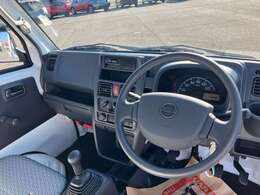 運転席まわりです。細かいオプションなど、気になるところがあればお気軽にメールやお電話等でお問合せください。