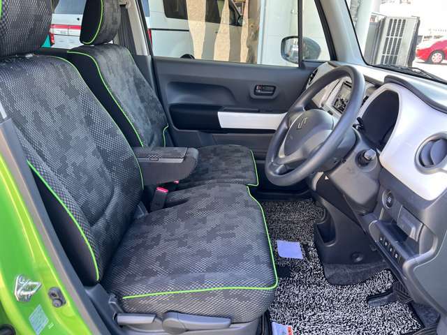 【充実した保証と質の高い整備】中古車は納車前の質の高い整備とメンテナンスが非常に重要です。幅広い保証はもちろん「新車感覚でお乗りいただける」よう、研修をうけた質の高い整備を納車前に実施しています☆