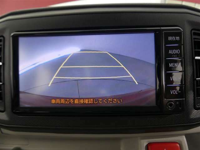 【バックモニター】・・・気になる後ろの見通しも、車庫入れに大活躍☆運転が困難な場所でも、しっかりサポート！心強い味方のモニターです♪