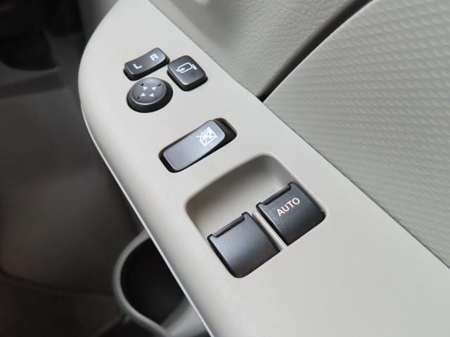 パワーウィンドウのスイッチですよ。　運転席に居ながら窓を開け閉めのコントロールできますよ。
