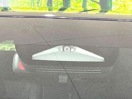 【トヨタセーフティセンス】走行中に前方の車両等を認識し、衝突しそうな時は警報とブレーキで衝突回避と被害軽減をアシスト。より安全にドライブをお楽しみいただけます。