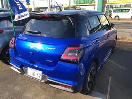 バックドアは開口部が広いので荷物の積み下ろしに便利です☆