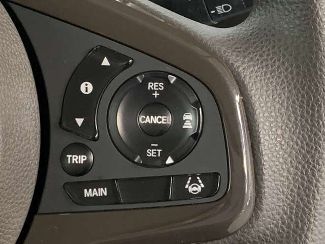 ホンダセンシング付きです！様々な安全装備と運転支援装置があなたを危険から守り運転の負担も軽減してくれます！操作は簡単ですので心配はしないで下さい。
