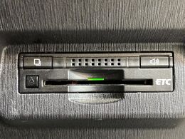 【ETC】高速道路の料金所をストレスなく通過！話題のスポットやサービスエリアに多い「スマートIC」利用時は必須のアイテムです。当店でセットアップを実施、ご納車当日からすぐにご利用いただけます！