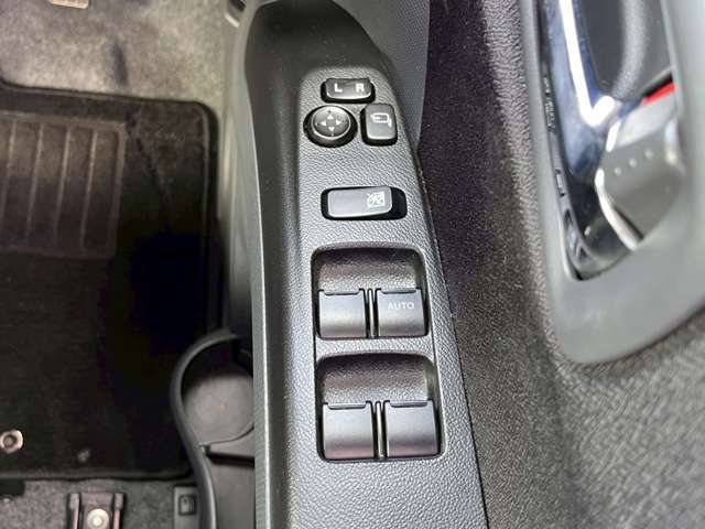 ■ケーユーHDでは、【ケーユー（国産/新車・中古）】【メルセデス・ベンツ】【BMW/MINI】【フォルクスワーゲン】【クライスラー・ジープ・キャデラック・シボレー】等の正規ディーラーを展開しております