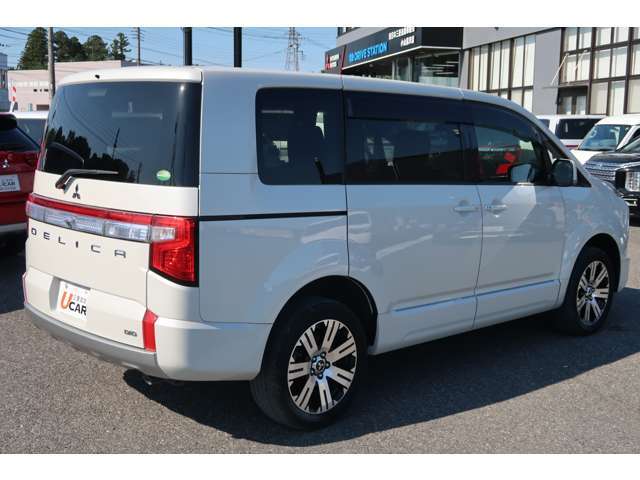 バックカメラ　両側電動スライドドア　電動リアゲート　電動駐車ブレーキ　ドアバイザー　リアワイパー　プライバシーガラス