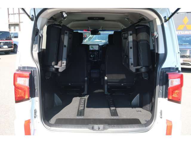 多彩なシートアレンジで、乗車人数や荷物の大きさなどに応じて自由にラゲッジルームを作り出せます！