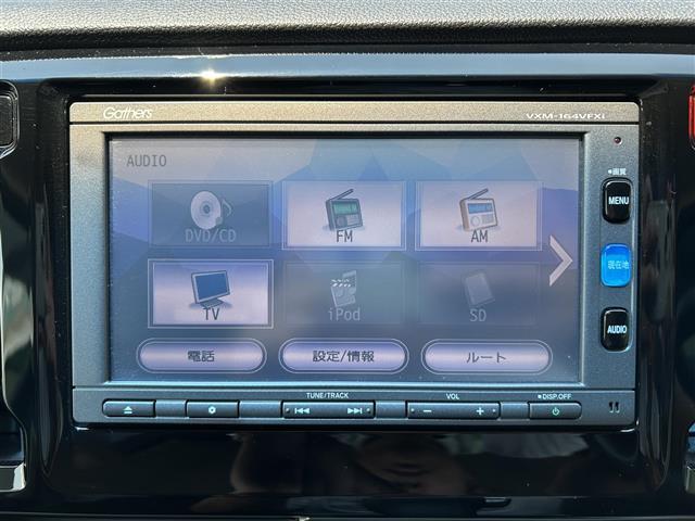 こちらオーディオ周りの写真になります。動作確認済みです。詳しい機能に関しましては装備欄を確認ください。車によっては多機能なナビなど、充実したオーディオがついている車両もあります。