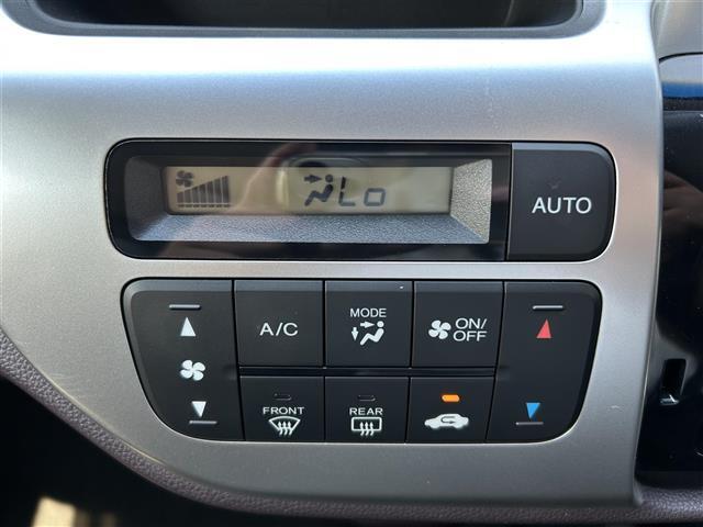 こちら運転席周りの操作部分・装備の写真になります。各部しっかり動作の確認をしておりますので、ご安心だくさい。また、第三者機関の鑑 定書もありますので、そちらも併せて、ご確認いただければ幸いです！