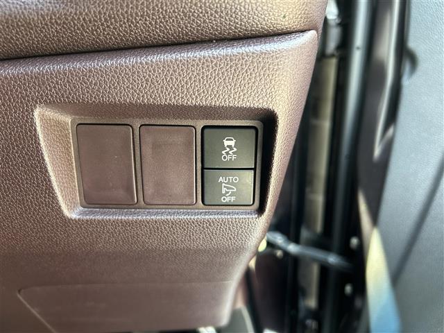 こちら運転席周りの操作部分・装備の写真になります。各部しっかり動作の確認をしておりますので、ご安心だくさい。また、第三者機関の鑑 定書もありますので、そちらも併せて、ご確認いただければ幸いです！