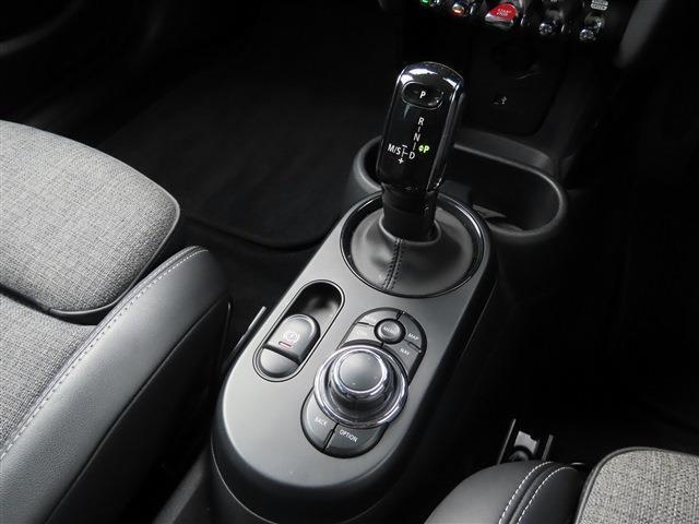 クラシックトリム/LCIモデル/デジタルパッケージプラス/液晶メーター/ACC/MINIドライビングモード/MINIナビID6/Bカメラ/BTオーディオ/ミラーETC/LEDヘッド/Pアシスト/禁煙車/