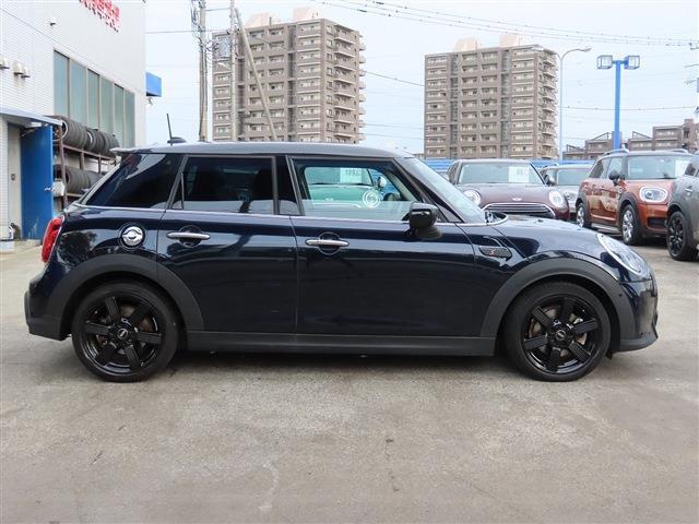 クラシックトリム/LCIモデル/デジタルパッケージプラス/液晶メーター/ACC/MINIドライビングモード/MINIナビID6/Bカメラ/BTオーディオ/ミラーETC/LEDヘッド/Pアシスト/禁煙車/