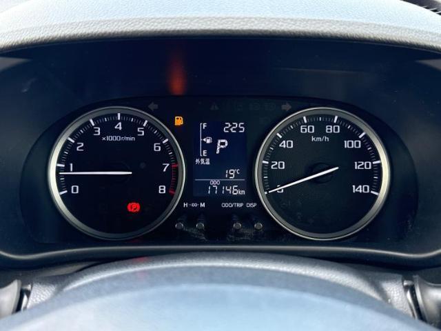 WECARSの展示場では実際に見て、触ってお車をお選びいただけます！知識の豊富な営業スタッフが様々なカーライフをご提案いたします！