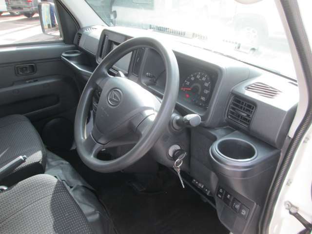 タイミングチェーンですからタイミングベルトの交換は不要です！距離乗られる方にはより安心いただけるお車です！