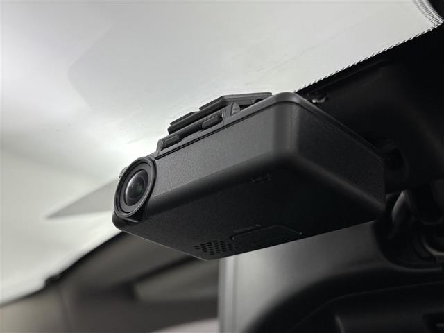 【ドライブレコーダー】映像・音声などの運転中の記録を残します。事故などを起こした起こされた時の証拠になりえますので、もしも時でも安心ですね。
