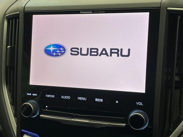 【純正ナビ】人気の純正ナビを装備しております。ナビの使いやすさはもちろん、オーディオ機能も充実！キャンプや旅行はもちろん、通勤や買い物など普段のドライブも楽しくなるはず♪