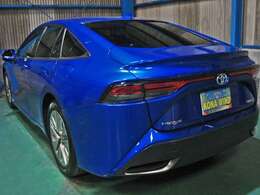 【トヨタセーフティセンス】●レーダークルーズコントロール（全車速追従機能・カーブ速度抑制機能付）●ドライバー異常時対応システム●ロードサインアシスト［RSA］●アダプティブハイビームシステム［AHS］