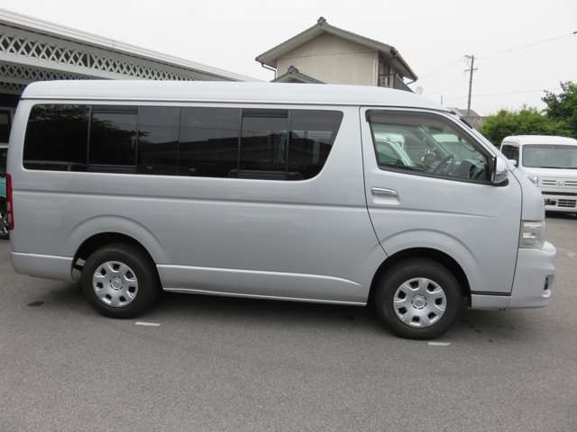 自社では板金塗装ブースも完備しておりますので車体の＊擦り傷＊へこみなどもしっかりと修理させていただいております！
