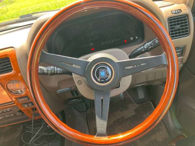 気になるお車がありましたら右の電話番号から直接お店にお問い合わせください。支払方法から車両情報、状態までなんでもご説明させて頂きます。スタッフ一同ご連絡お待ちしております。