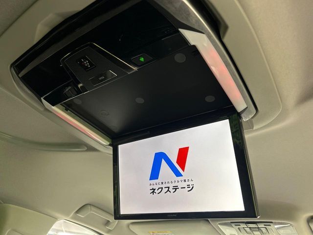 【フリップダウンモニター】大画面モニターで後席でもエンタメをお楽しみいただけます。小さなお子様にも大人気の装備です♪