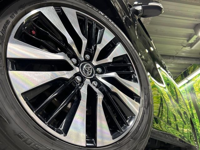 【純正18インチアルミホイール】外観にマッチした純正アルミホイールを装着しております。各種社外アルミホイールや、スタッドレスタイヤも取扱いしております。是非ご相談ください♪