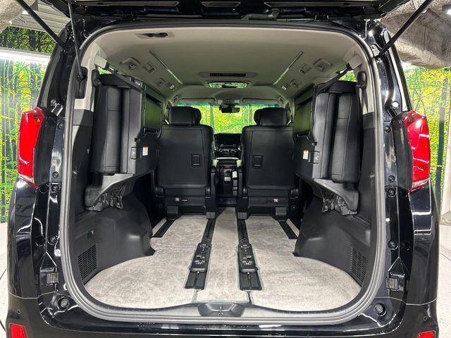 積み下ろしのしやすいデッキにはたっぷりと荷物を積み込んでいただけます。遊びから仕事まで、様々なシーンで頼れます♪