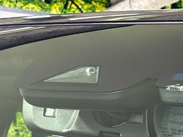 【トヨタセーフティセンス】走行中に前方の車両等を認識し、衝突しそうな時は警報とブレーキで衝突回避と被害軽減をアシスト。より安全にドライブをお楽しみいただけます。